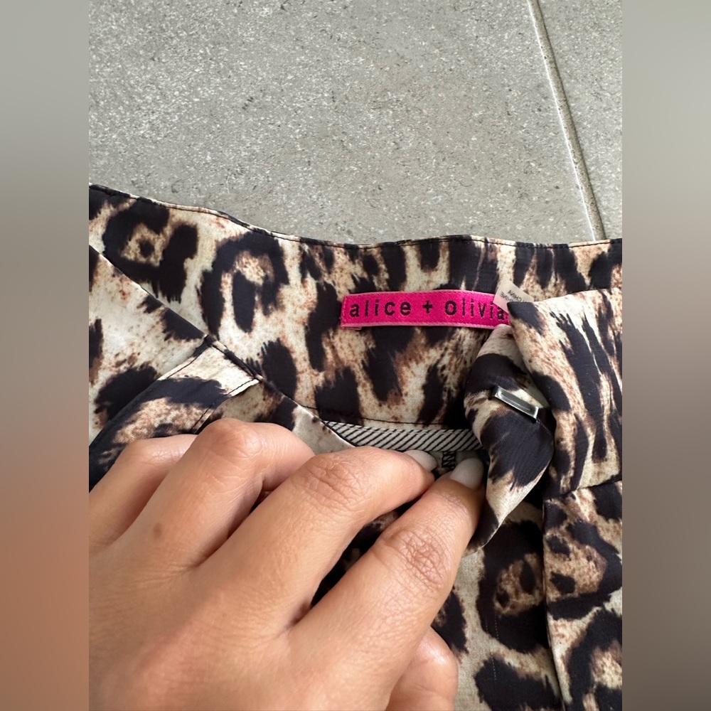 Alice and Olivia High Waisted Leopard shorts !